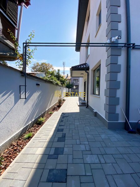 Aviatiei, metrou Aurel Vlaicu, vila P+2E, pod, 5 camere, 3 bai, curte 155 mp