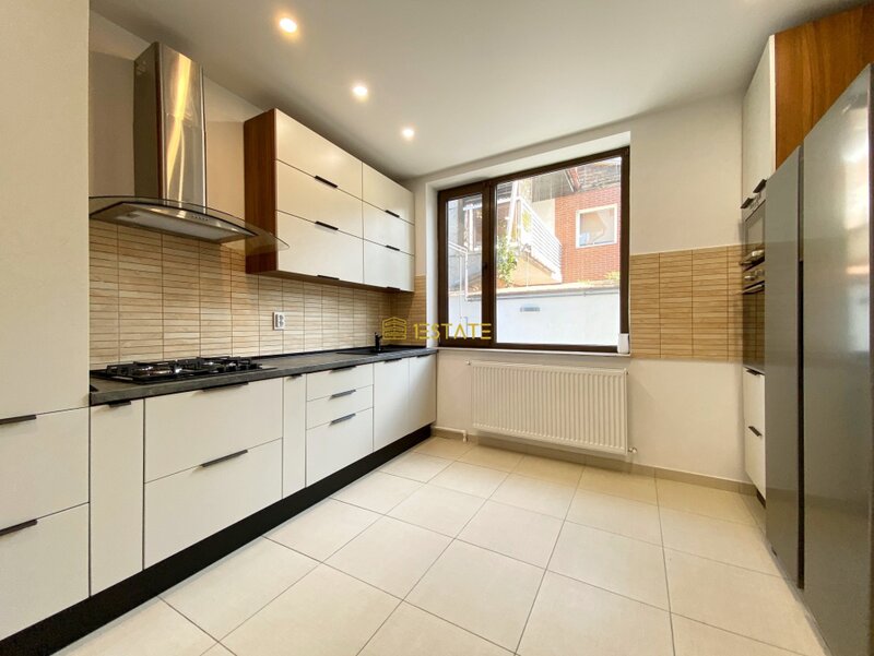 Aviatiei, metrou Aurel Vlaicu, vila P+2E, pod, 5 camere, 3 bai, curte 155 mp